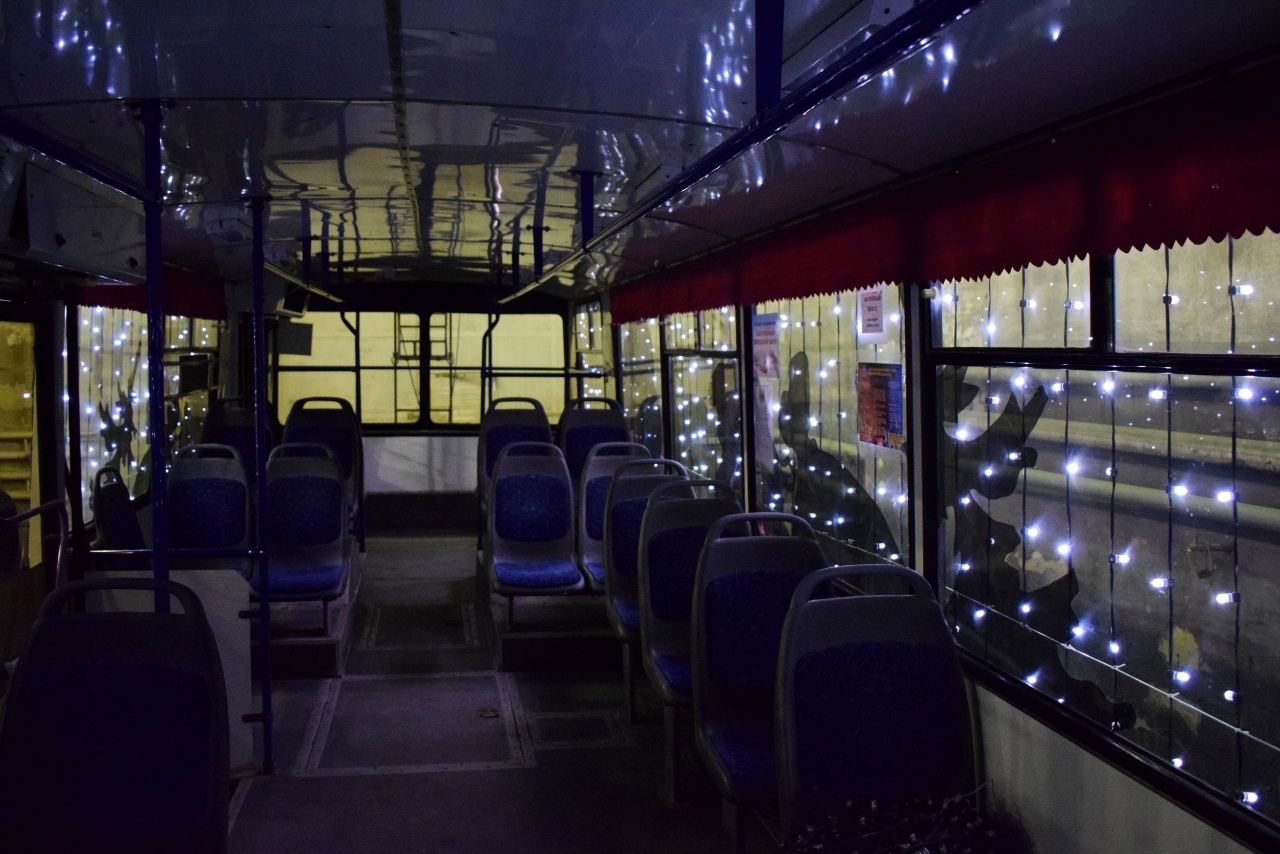Новогодний троллейбус с огоньками
